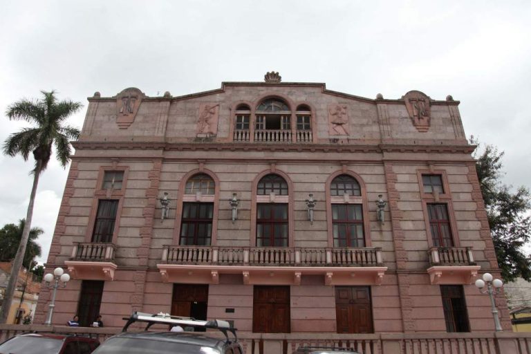 Fachada del Teatro Manuel Bonilla.