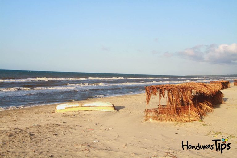 Perú, Un hermosa playa ubicada en La Ceiba