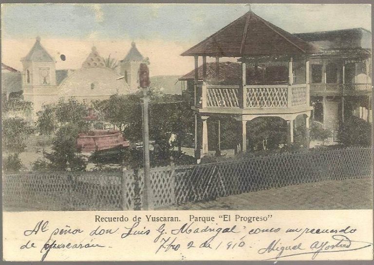 Impactante postal manuscrita del parque de Yuscarán. Véase el kiosko, la fuente que todavía persiste, la Iglesia y la Casa Imboden, que era conocida también como la embajada americana allí. 1910.