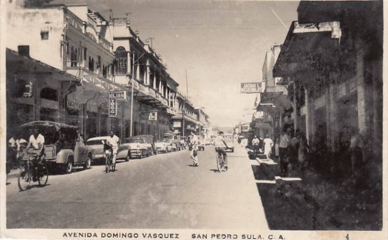 Calle del Comercio de San Pedro Sula, años finales de la década del 50´s.