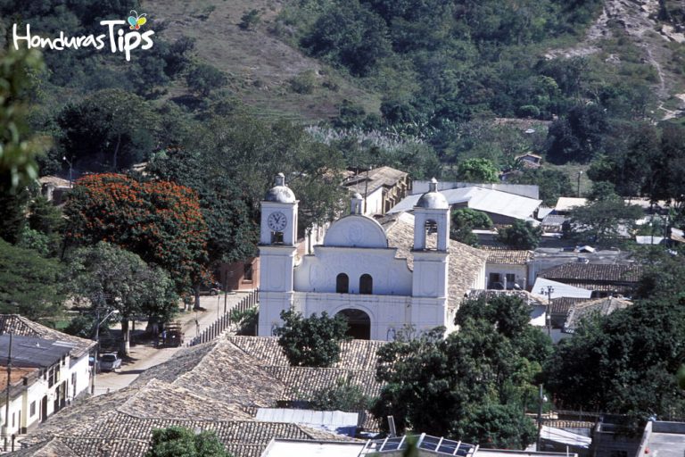 20-Pueblo-colonial-de-Gracias,-Lempira