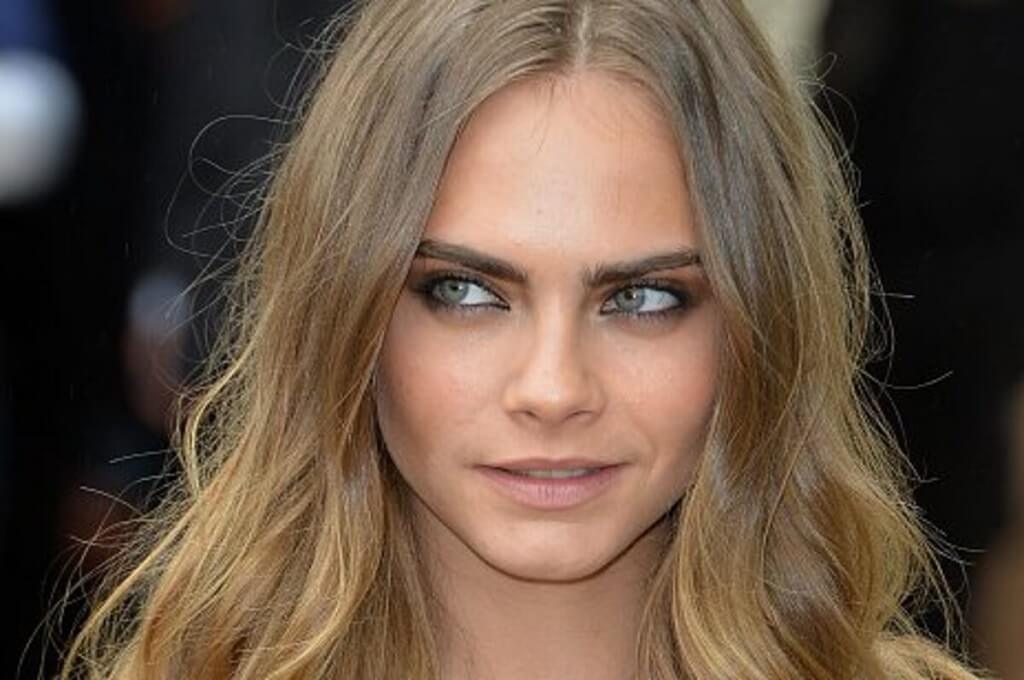 Famosa modelo y actriz Cara Delevingne, comparte cuando cae el histórico  puente de Pimienta